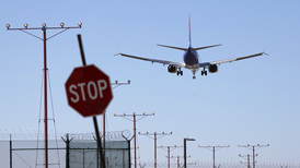 美国两党重启政府谈判“脱轨”,3万公务员申领失业救济、航班大规模削减