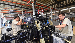 宏观政策发力叠加产能治理显效，PPI同比降幅连续三个月收窄