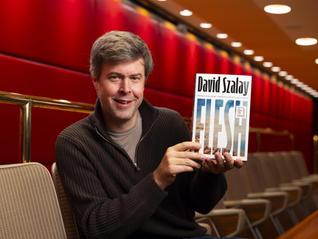 大卫·绍洛伊凭《肉身》获2025布克奖，书中探讨了男性气质