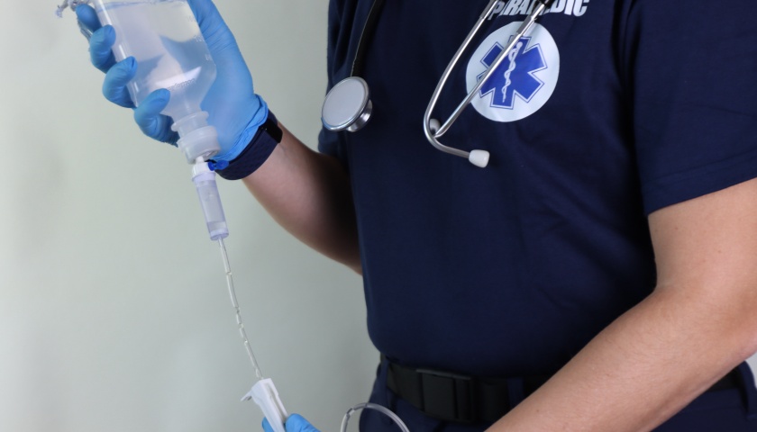 财说｜科伦药业增持石四药，一场输液“联盟“的抱团取暖|界面新闻 · 证券