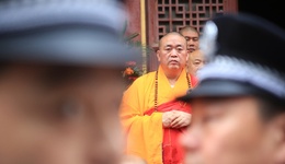 释永信被批捕，涉嫌职务侵占罪、挪用资金罪、非国家工作人员受贿罪