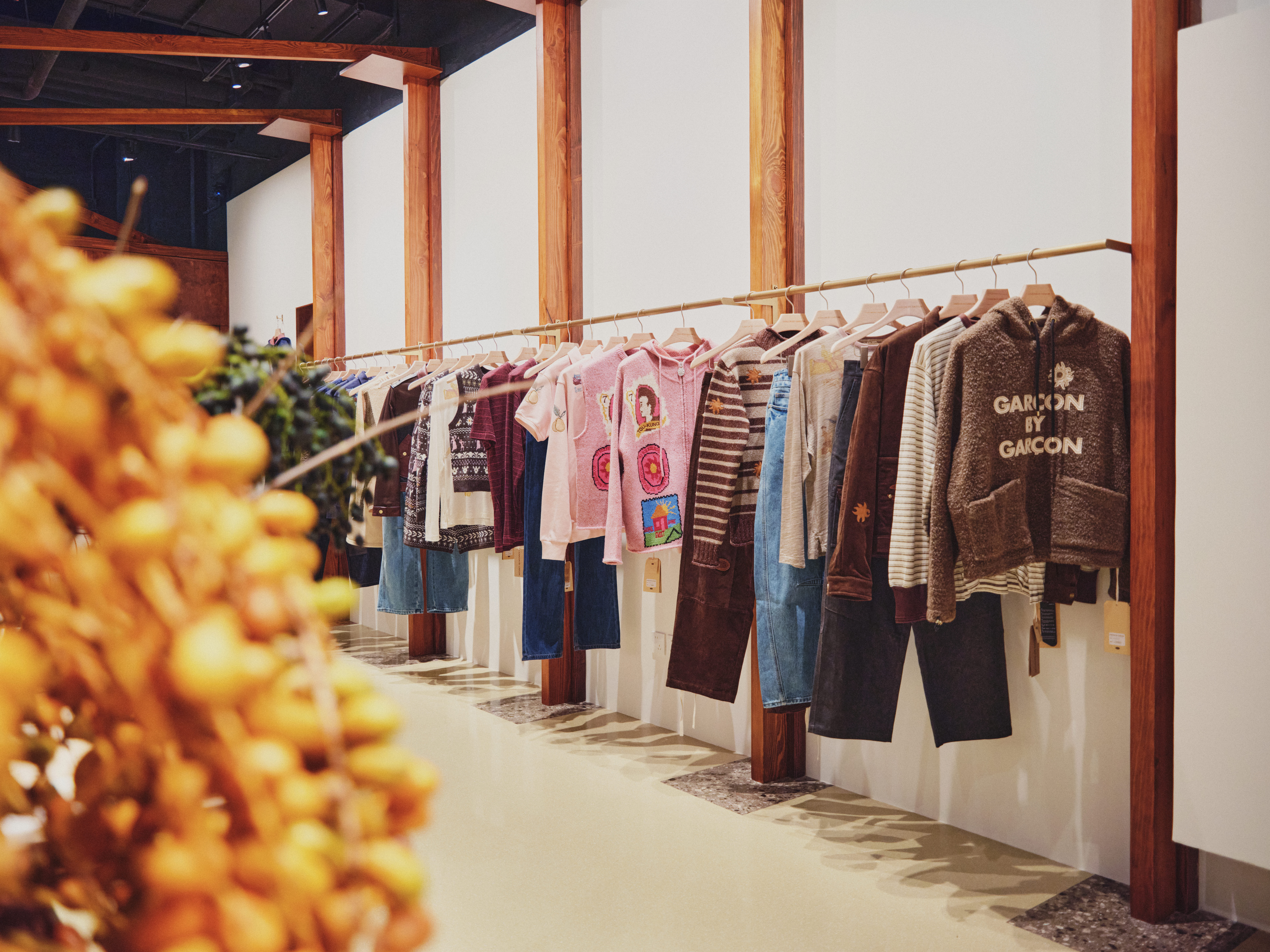 巴黎世家发布新创意总监首支广告,GARCON BY GARCON首开线下店|是日美好事物