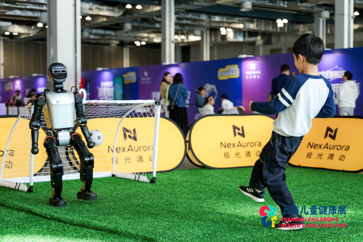 图片包含 草, 人, 建筑, 室内AI 生成的内容可能不正确。