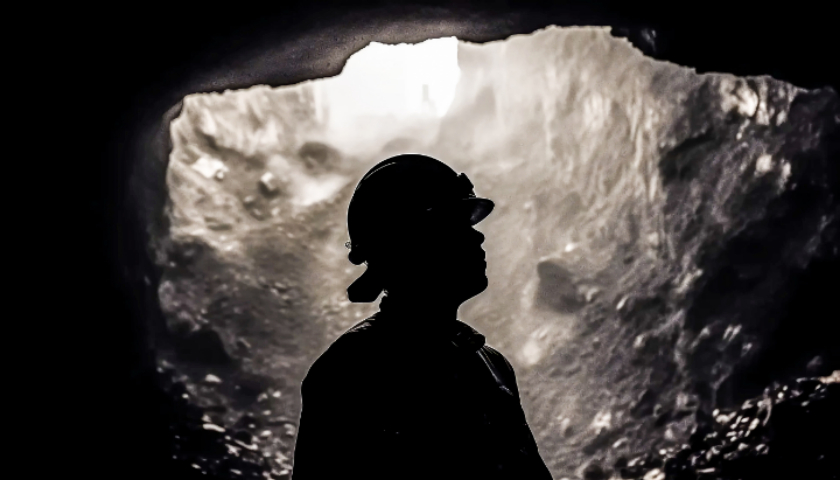 电投能源“左手倒右手”拟完成百亿收割，标的公司藏五重风险