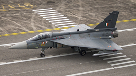 印度国产“光辉”战机在航展表演中坠毁,4天前曾发生液体泄漏