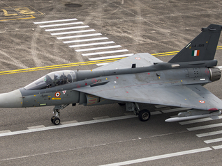 印度国产“光辉”战机在航展表演中坠毁，4天前曾发生液体泄漏