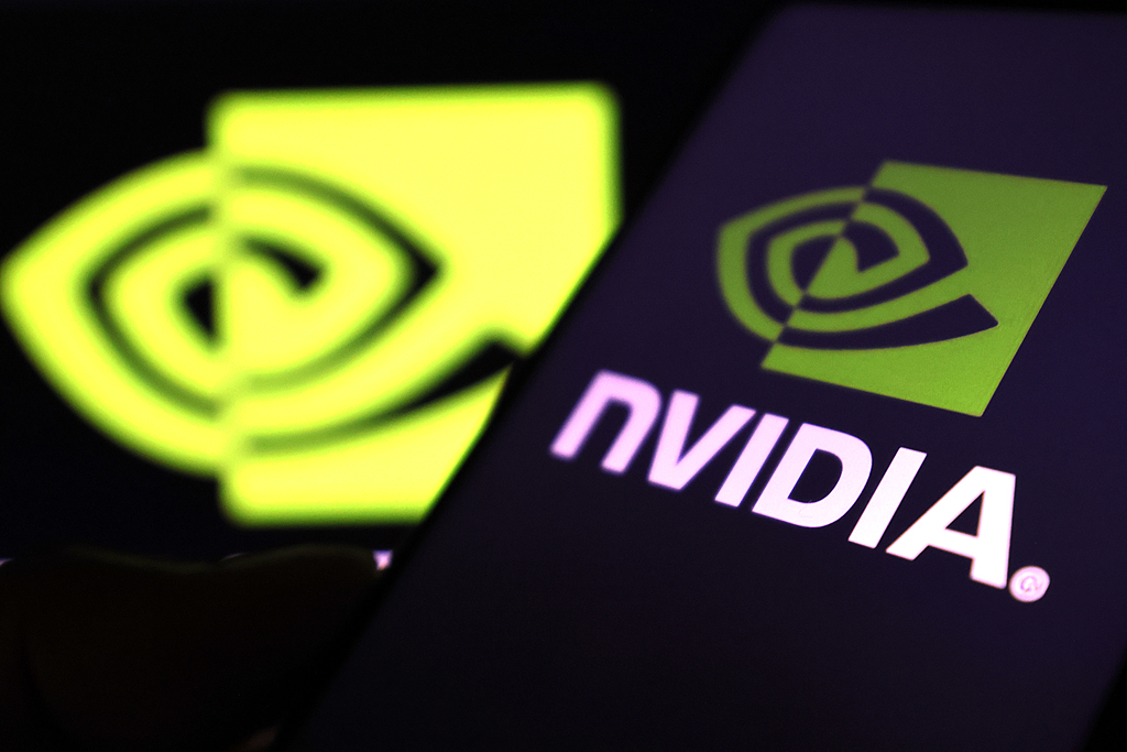 英伟达深陷“AI泡沫论”之际，美国政府考虑允许其对华出售H200芯片