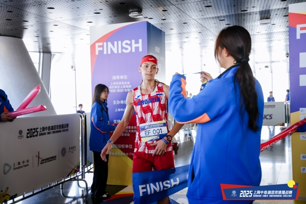 1764236777961064.jpg 个人全程冠军女.jpg