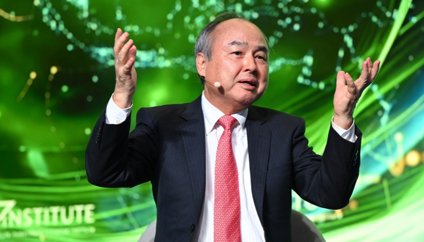 软银孙正义称自己“哭着”清仓英伟达，并驳斥“AI泡沫论”