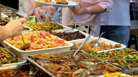 商超爆改成火锅店，盒马、胖东来、永辉都在扎堆“跨界”