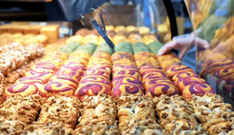 大家排队买的面包店，一年倒了8万家