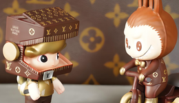 LV高管空降泡泡玛特：潮玩巨头的奢侈化赌局，到底在赌什么？