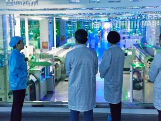 探訪富士康鄭州工廠：iPhone產線和工人都在向智能升級