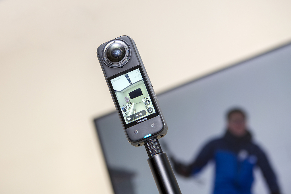 Insta360母公司上市大涨274%
