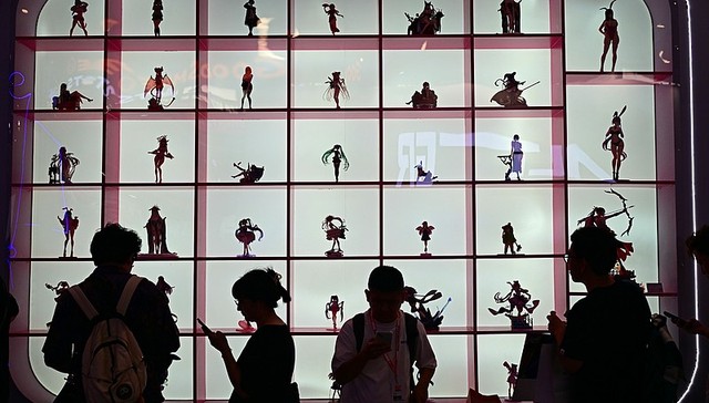 社会;人们;在乎立场;两个极端;选择;专访