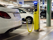 宁德时代涨超3%，4月新能源车零售预计50万辆！新能源汽车ETF（516390）涨超3%