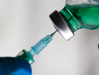 港药四连阴后终于V型反转！港股通创新药ETF(159570)收涨近1%，连续5日涌入超3.8亿元！黄金赛道：寻找中国的Global Pharma！