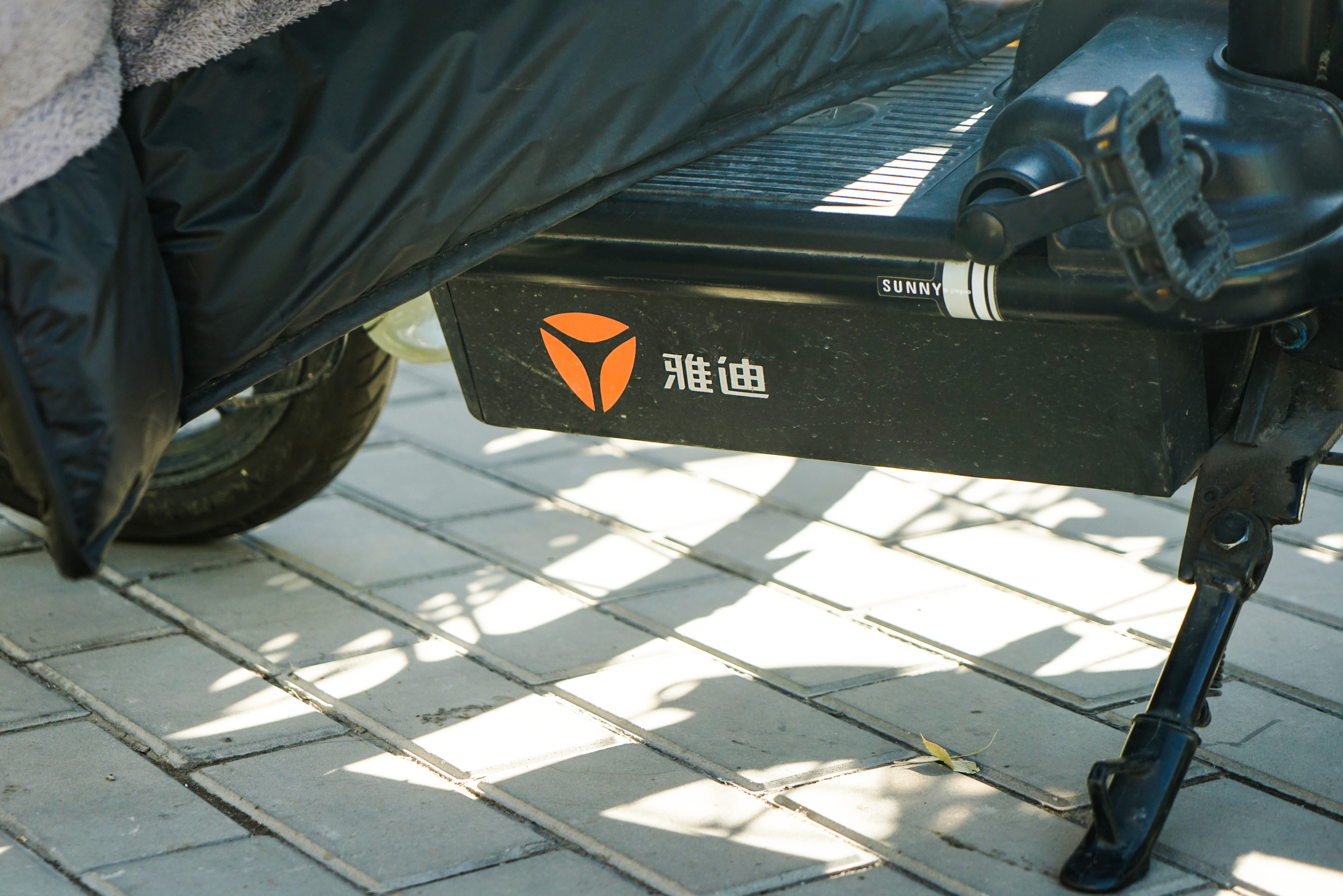 新国标车型“不能带小孩”“缺乏储物空间”？雅迪致歉