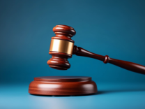 8年维权，北大教师诉医院医疗损害致“失明”案举行鉴定听证会