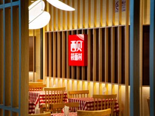 一个月闭店近10家，西贝工作人员：系统一安排