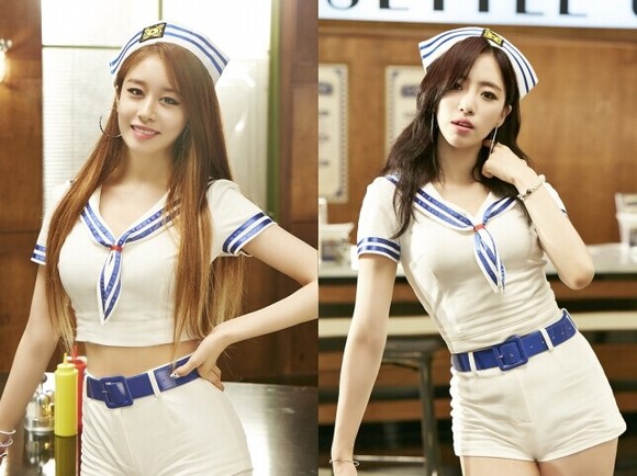 (成员们在《完全疯了》的mv中身着水手服)