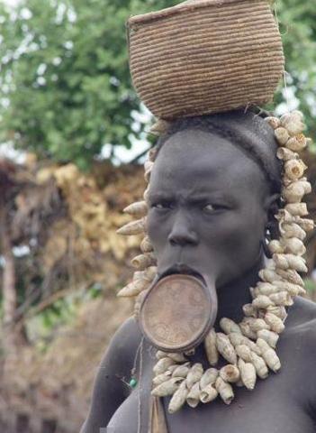 探秘非洲唇盘部落(一)