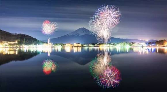 富士山可不是三俗景点!河口湖畔的一年四季让