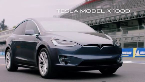 【视频】捷豹I-PACE和特斯拉的比赛,围观群众