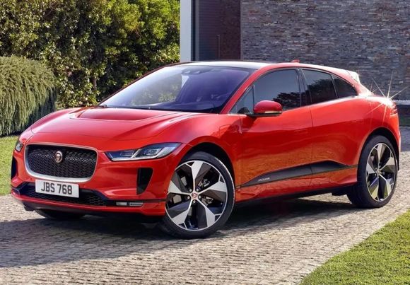 【视频】捷豹I-PACE和特斯拉的比赛,围观群众