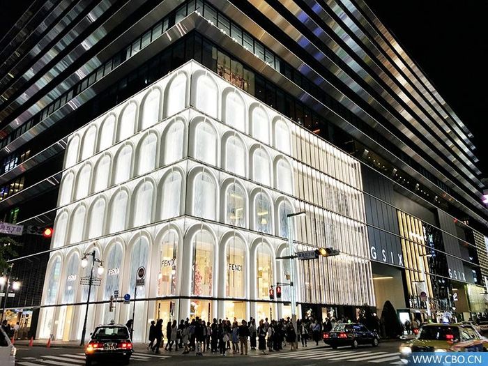 分区,而是按照人们日常生活中的不同场景分出dress up(装扮),daily