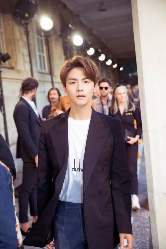 易烊千玺高考分数曝光,以专业第一考入中戏