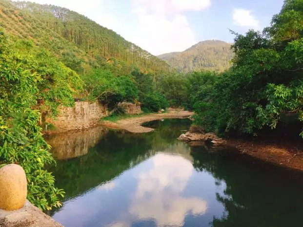 太平洋 小e影) 鳳凰峽嶺南小九寨位於風景秀麗的台山大隆洞風景區諛 