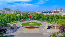 西安培华学院，让“小个子也能体验扣篮快感”