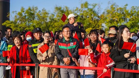 不忘來(lái)時(shí)路 方知向何處 | 唐山南湖舉行升旗儀式 祝福偉大祖國(guó)