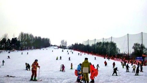 亚冬会引爆滑雪热，哈尔滨市滑雪场人气旺