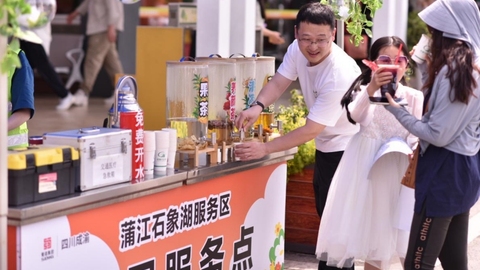 “歇腳點(diǎn)”變“目的地”，四川高速公路服務(wù)區(qū)花式?！拔逡弧? onerror=