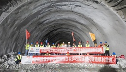 瀘石高速雙隧貫通！2025年通車段建設(shè)提速