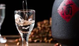 实探白酒调整周期下的茅台镇：大订单少了，“酒二代”笃信酱酒价值一直都在