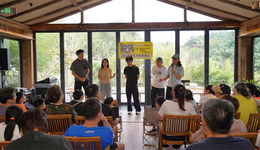 欢声满庭院，喜剧悦金秋：市南区CHAO巢·生活馆脱口秀专场活力开启