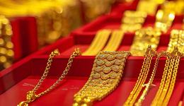 深圳水贝黄金“涨价惊魂”，有商家称：买家半夜陆续来退单，部分柜台今天未开业