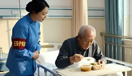 无陪护病房，能破解“老人住院全家累”的难题吗？