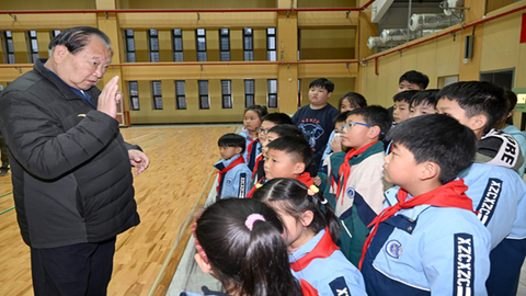 中国首位奥运冠军许海峰受聘合肥一学校体育副校长