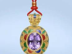 TOPBRAND | 宝兰黄金完成融资；COS重新布局中国市场；让茶芭乐油柑茉莉茶上新；Nike高层大调整