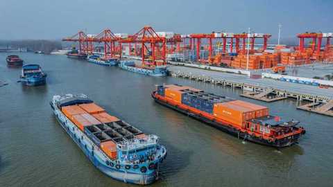 济宁这一年 | 运河新算法：亿吨济宁港如何以“黄金水道”重绘经济版图？