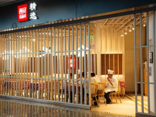 西贝降价、发优惠券后，门店又开始排队了